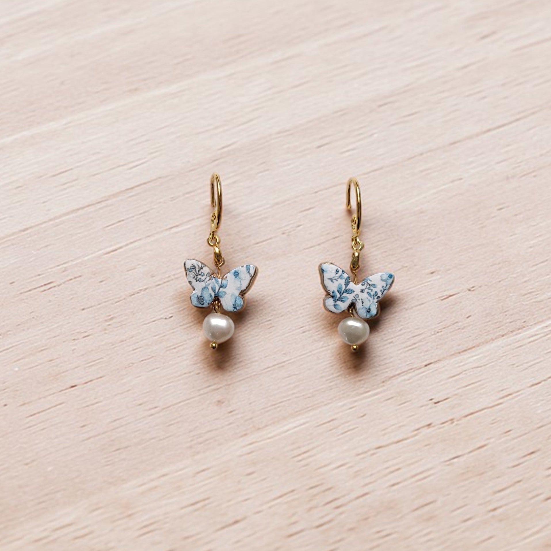 Enchanted Elegance blue chinoiserie butterfly dangles, coastal boho pearl earrings, patterned clay jewelry for summer vacations, butterfly gift for her.